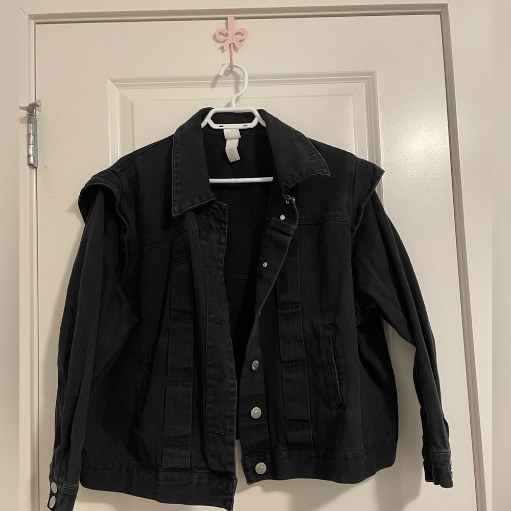 Boyfriend washed black denim jacket NWOT (Hailey Bieber inspired)